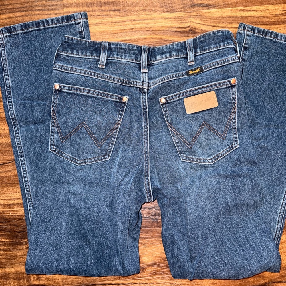 Lainey Wilson x Wrangler Jeans